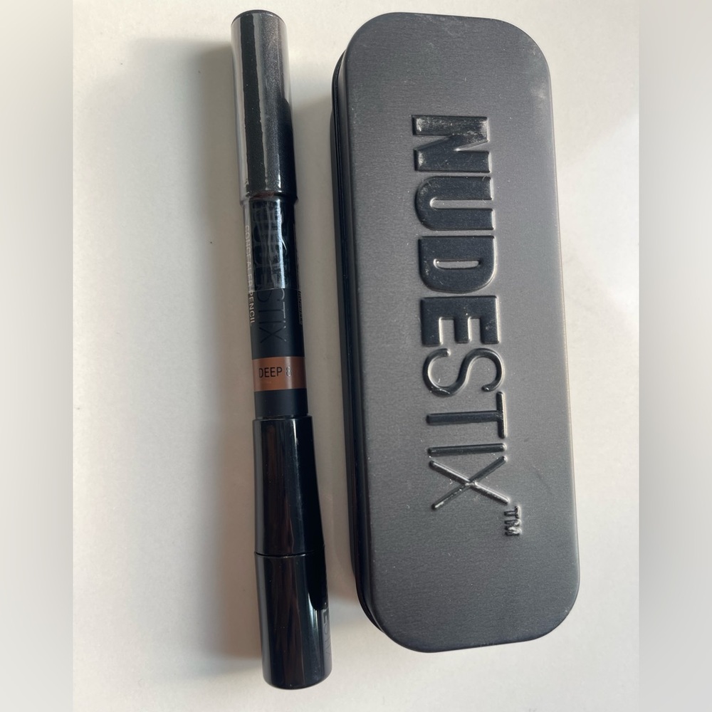 NUDESTIX concealer pencil in Deep 8